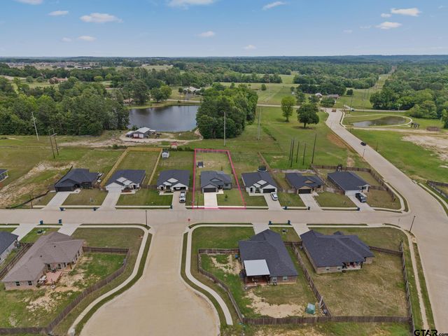 17322 Crossing Circle, Lindale, TX 75771