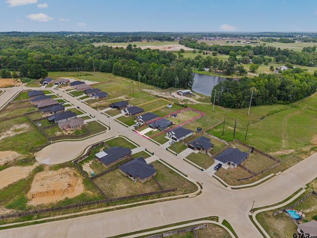 17322 Crossing Circle, Lindale, TX 75771