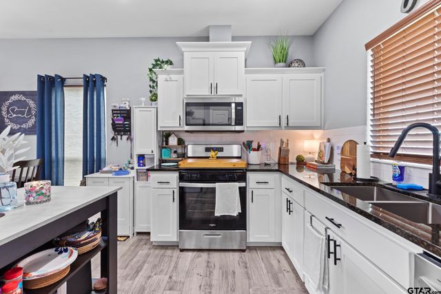 17322 Crossing Circle, Lindale, TX 75771