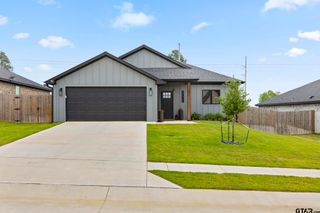 17322 Crossing Circle, Lindale, TX 75771