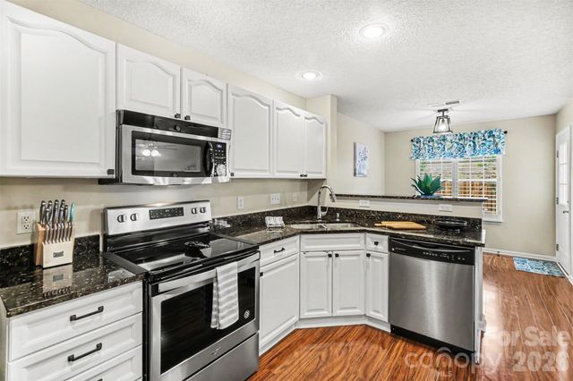 9725 Mattforest Circle, Charlotte, NC 28277