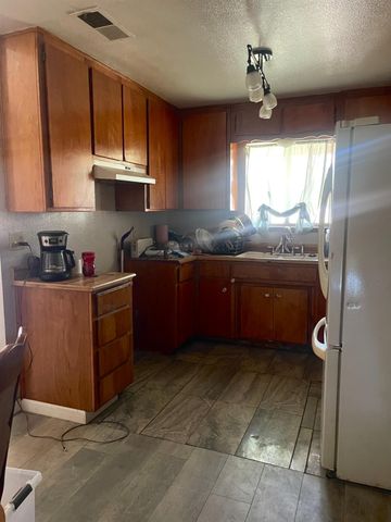 822 E glenwood, Turlock, CA 95380