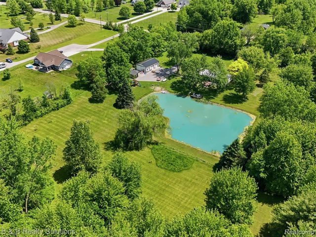 60455 Bates Road, New Haven, MI 48048