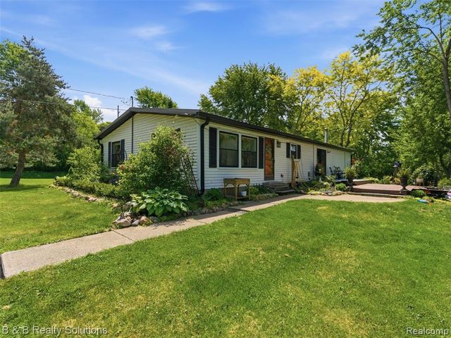 60455 Bates Road, New Haven, MI 48048
