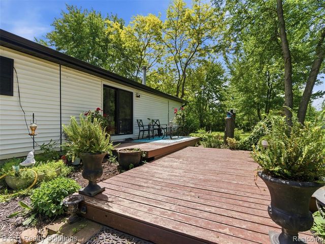60455 Bates Road, New Haven, MI 48048