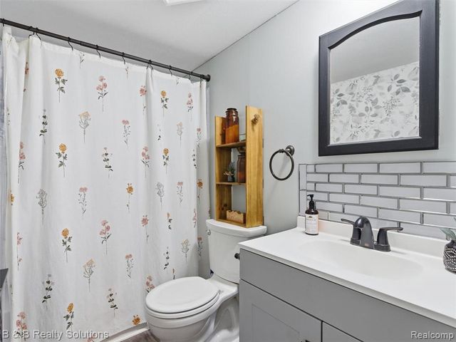 60455 Bates Road, New Haven, MI 48048