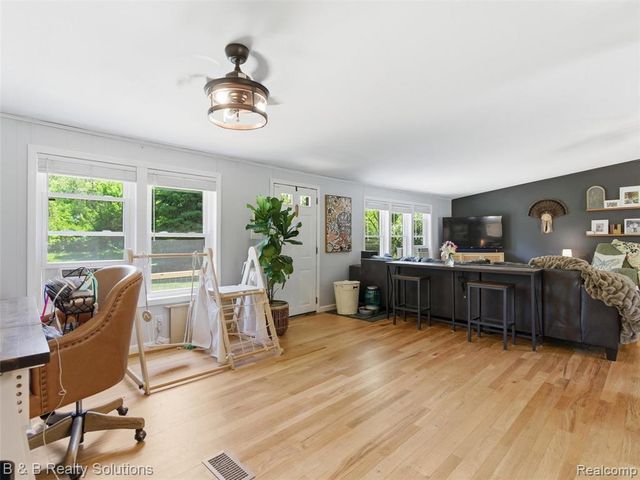 60455 Bates Road, New Haven, MI 48048