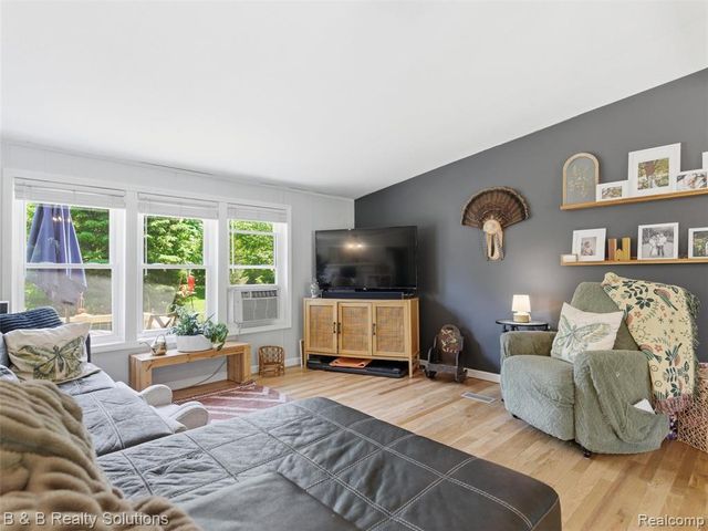 60455 Bates Road, New Haven, MI 48048