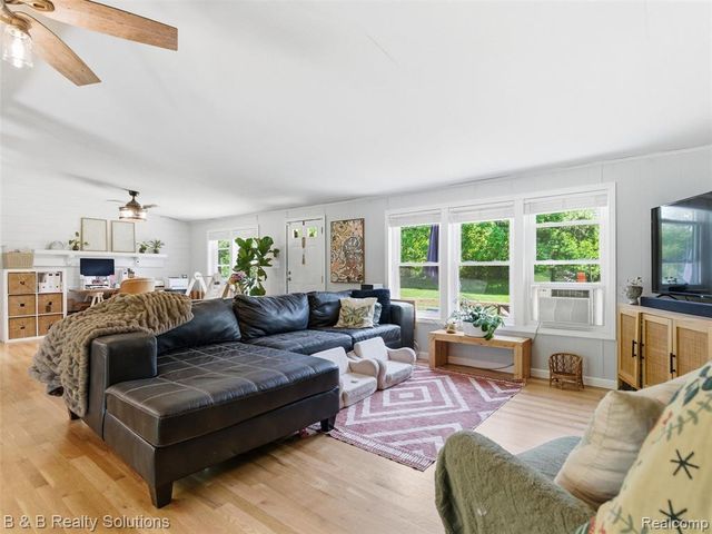 60455 Bates Road, New Haven, MI 48048