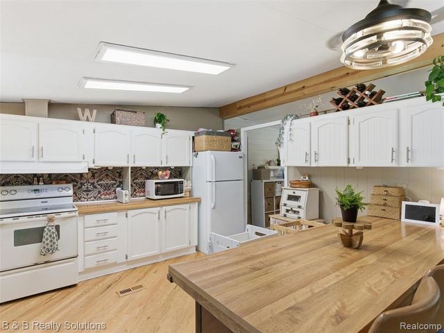 60455 Bates Road, New Haven, MI 48048