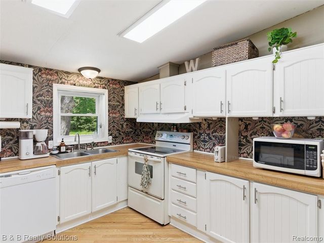 60455 Bates Road, New Haven, MI 48048