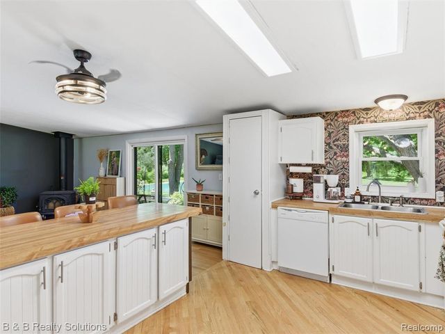 60455 Bates Road, New Haven, MI 48048