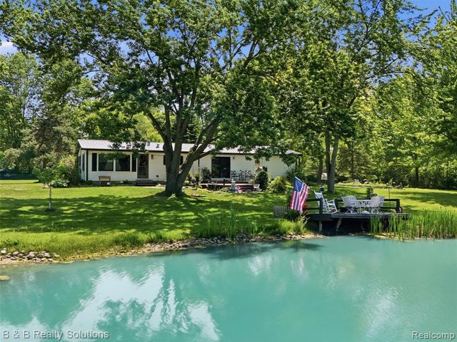 60455 Bates Road, New Haven, MI 48048