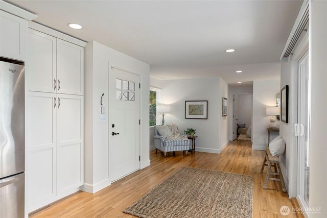 5930 Rose Loop NE, Bainbridge Island, WA 98110