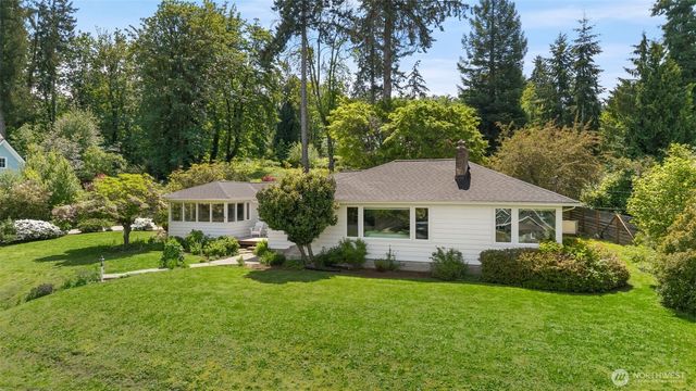 5930 Rose Loop NE, Bainbridge Island, WA 98110