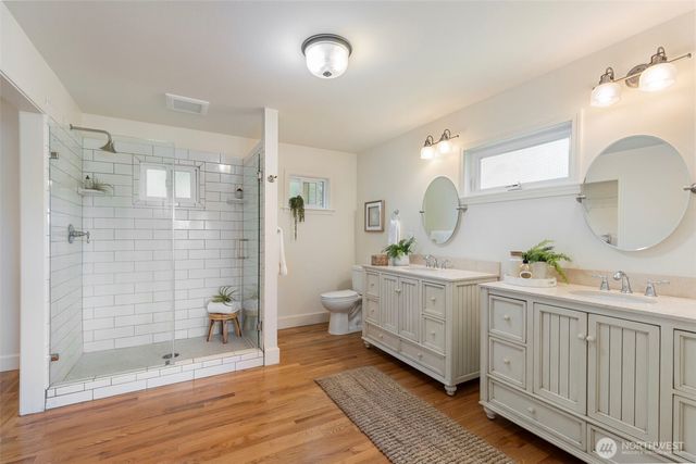 5930 Rose Loop NE, Bainbridge Island, WA 98110