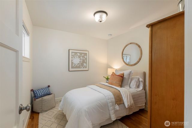 5930 Rose Loop NE, Bainbridge Island, WA 98110