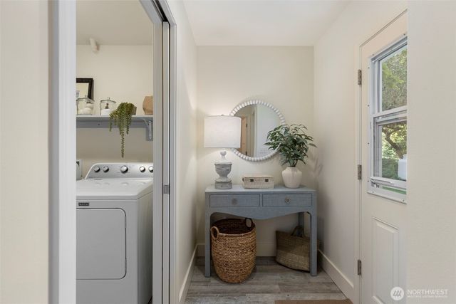 5930 Rose Loop NE, Bainbridge Island, WA 98110