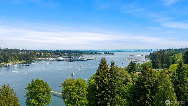 5930 Rose Loop NE, Bainbridge Island, WA 98110