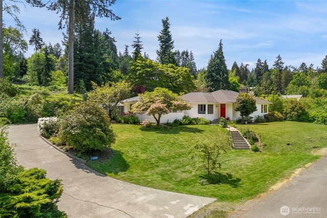 5930 Rose Loop NE, Bainbridge Island, WA 98110