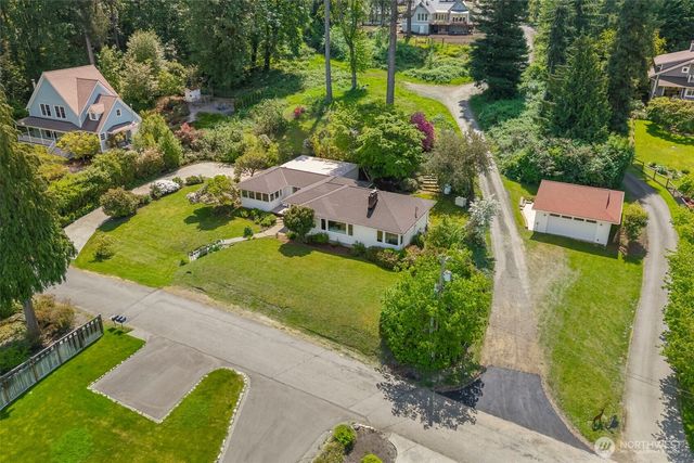 5930 Rose Loop NE, Bainbridge Island, WA 98110