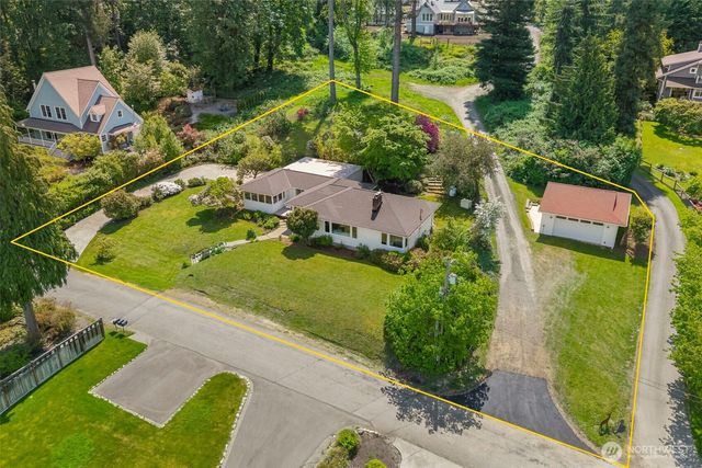 5930 Rose Loop NE, Bainbridge Island, WA 98110