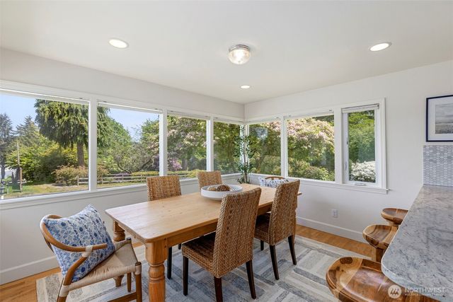5930 Rose Loop NE, Bainbridge Island, WA 98110