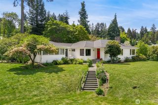 5930 Rose Loop NE, Bainbridge Island, WA 98110