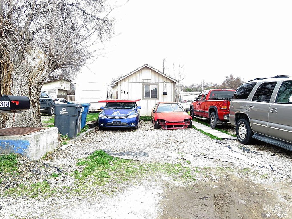 313 E Kearney St, Caldwell, ID 83605