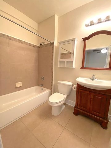 2060 NW 3RD AVENUE, Gainesville, FL 32607