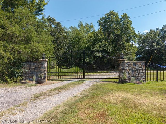 45594 US Highway 271, Wister, OK 74966