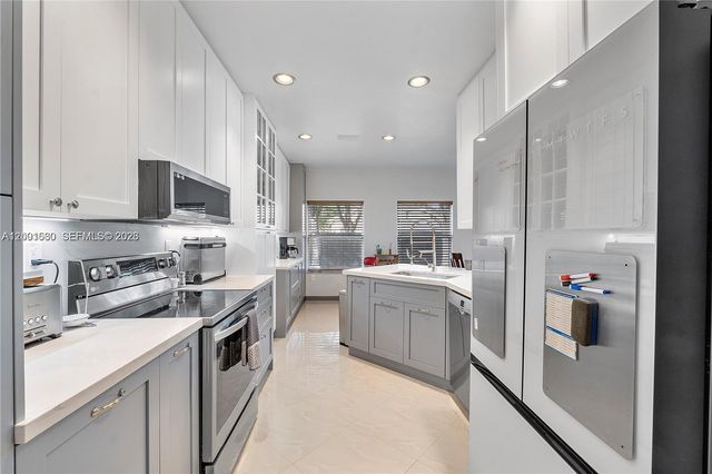 1975 SE 14 St, Homestead, FL 33035