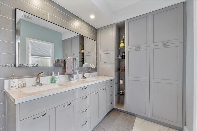 1975 SE 14 St, Homestead, FL 33035