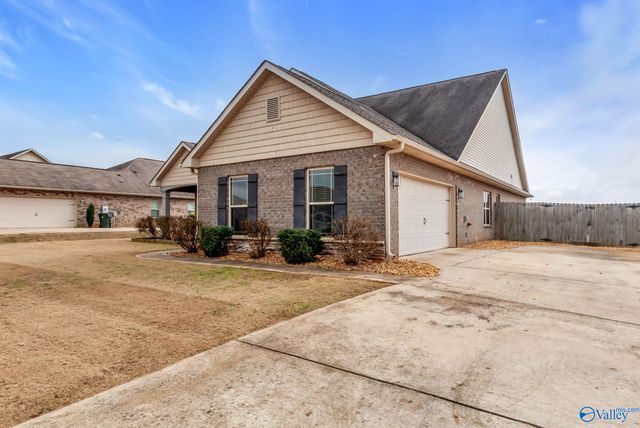 121 Carleighfalls Drive, Meridianville, AL 35759