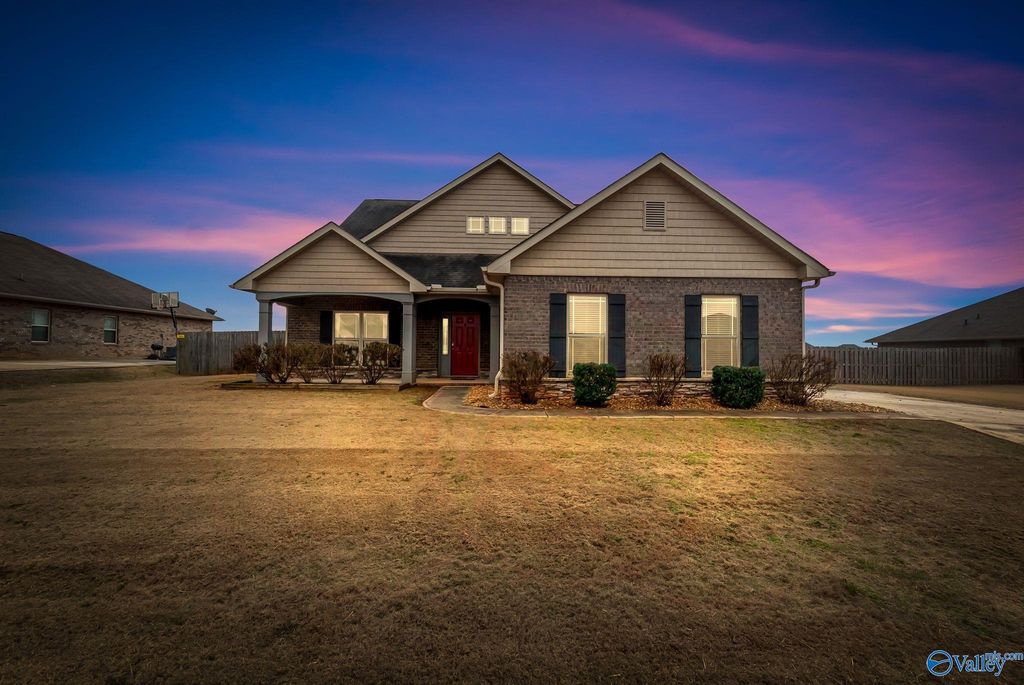 121 Carleighfalls Drive, Meridianville, AL 35759