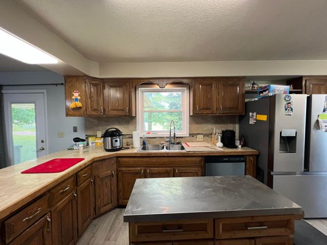 4117 County Road 2600, Willow Springs, MO 65793