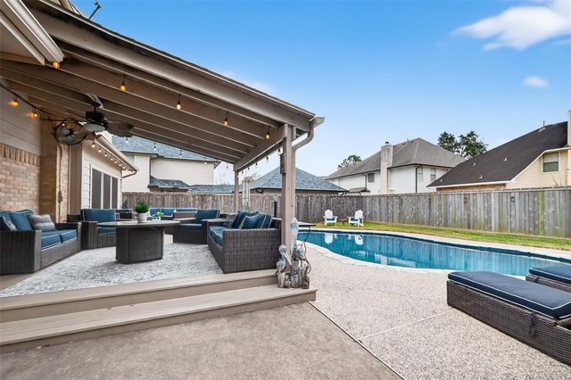 2329 N Lake Front Drive, League City, TX 77573