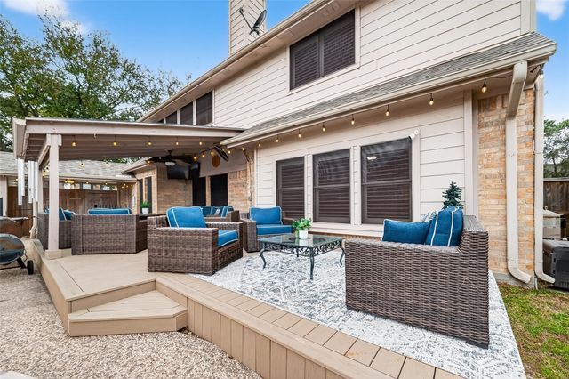 2329 N Lake Front Drive, League City, TX 77573
