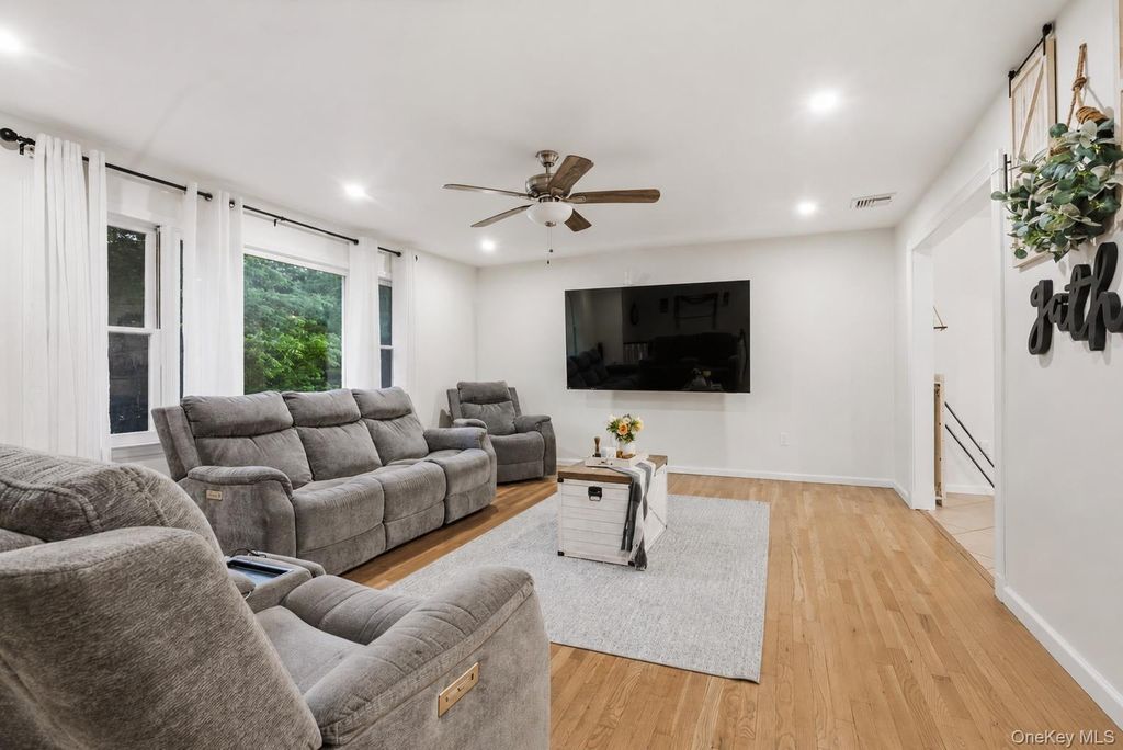 15 Guernsey Drive, New Windsor, NY 12553 — photo 4