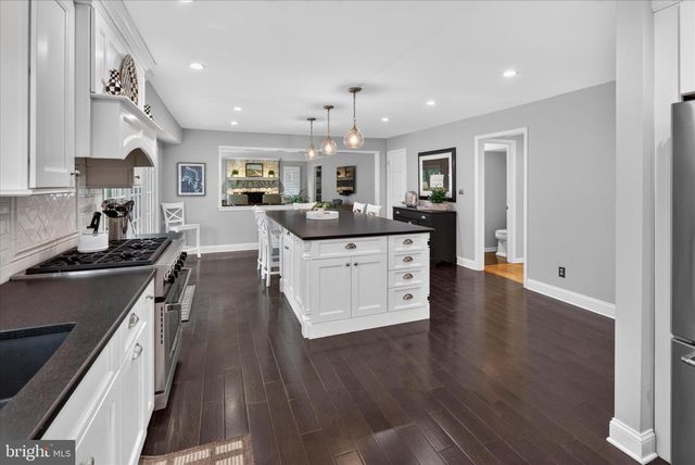 5 IRONGATE LN, Medford, NJ 08055