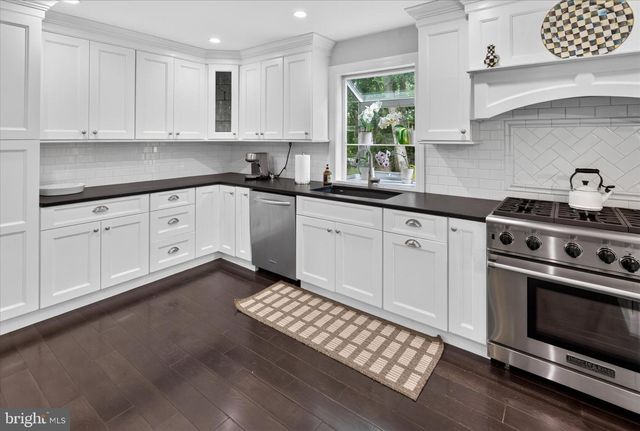 5 IRONGATE LN, Medford, NJ 08055