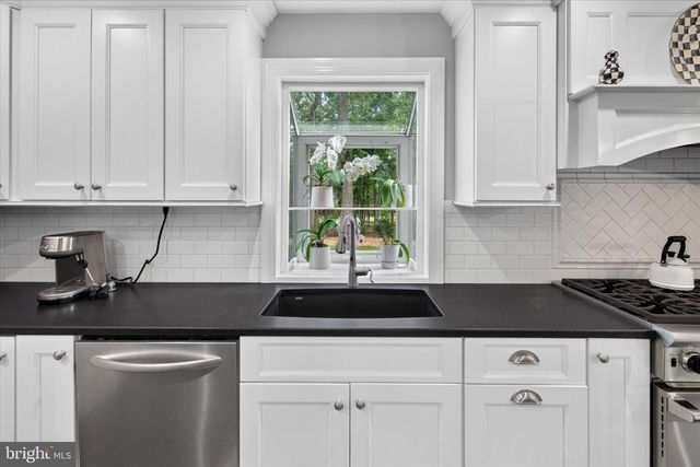 5 IRONGATE LN, Medford, NJ 08055
