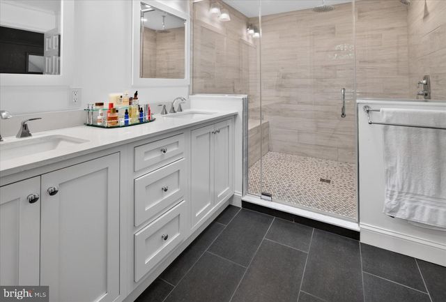 5 IRONGATE LN, Medford, NJ 08055