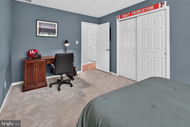 5 IRONGATE LN, Medford, NJ 08055