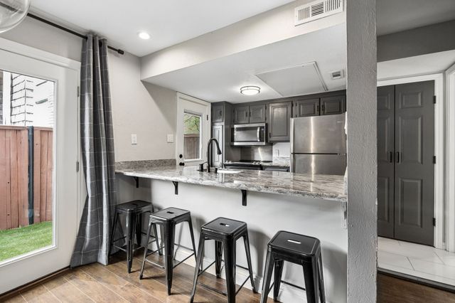 2702 Douglas Avenue 127, Dallas, TX 75219