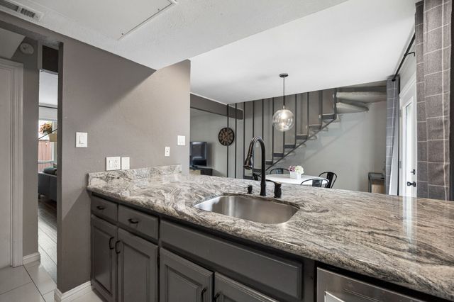 2702 Douglas Avenue 127, Dallas, TX 75219