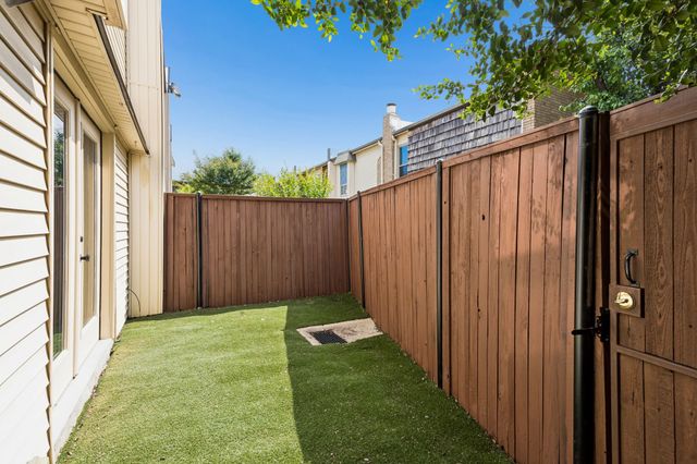 2702 Douglas Avenue 127, Dallas, TX 75219