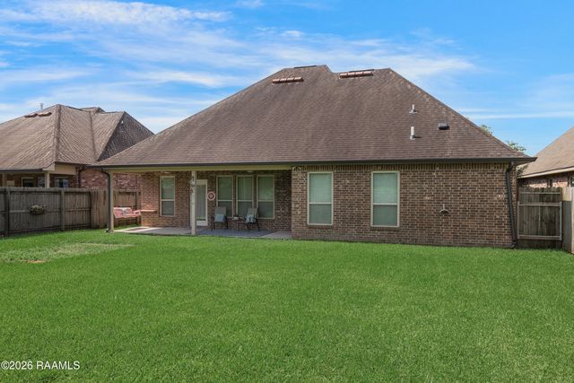217 Lexi Falls Lane, Broussard, LA 70518