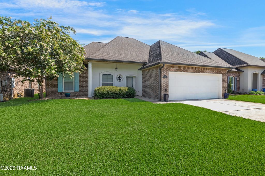 217 Lexi Falls Lane, Broussard, LA 70518