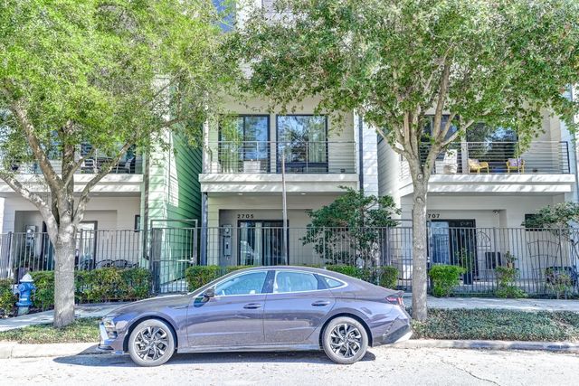 2705 St Emanuel Street, Houston, TX 77004